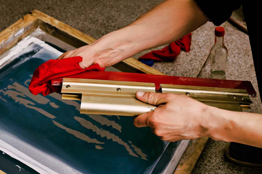 How to Clean Screen Printing Squeegee